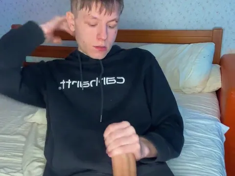 Watch Evgeny Twink's wasting away twerk